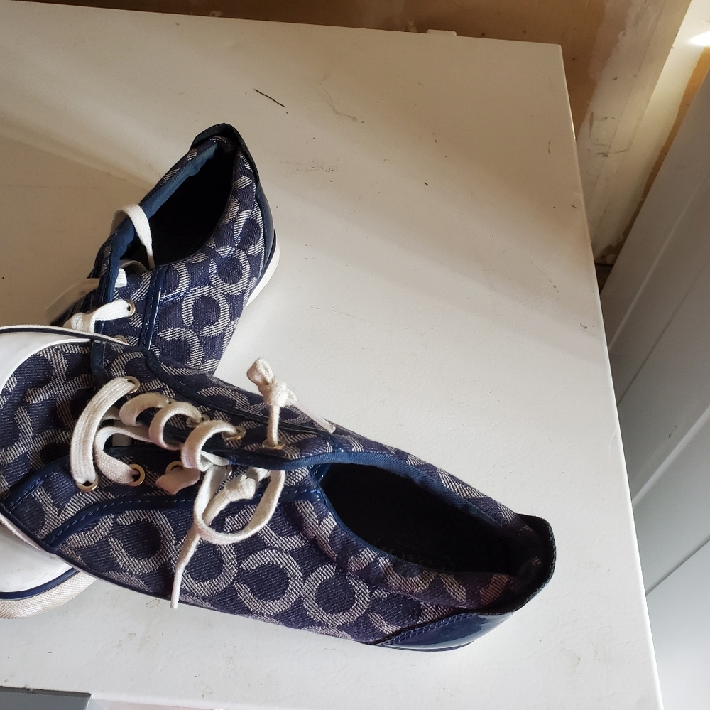 Shoes - Picture 2 of 9